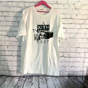 KITH. Graphic Tshirt. Size L